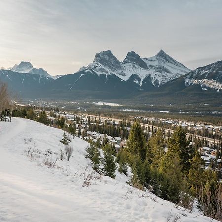 A Bear And Bison Country Inn Canmore Ngoại thất bức ảnh