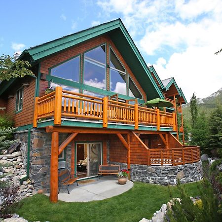 A Bear And Bison Country Inn Canmore Ngoại thất bức ảnh