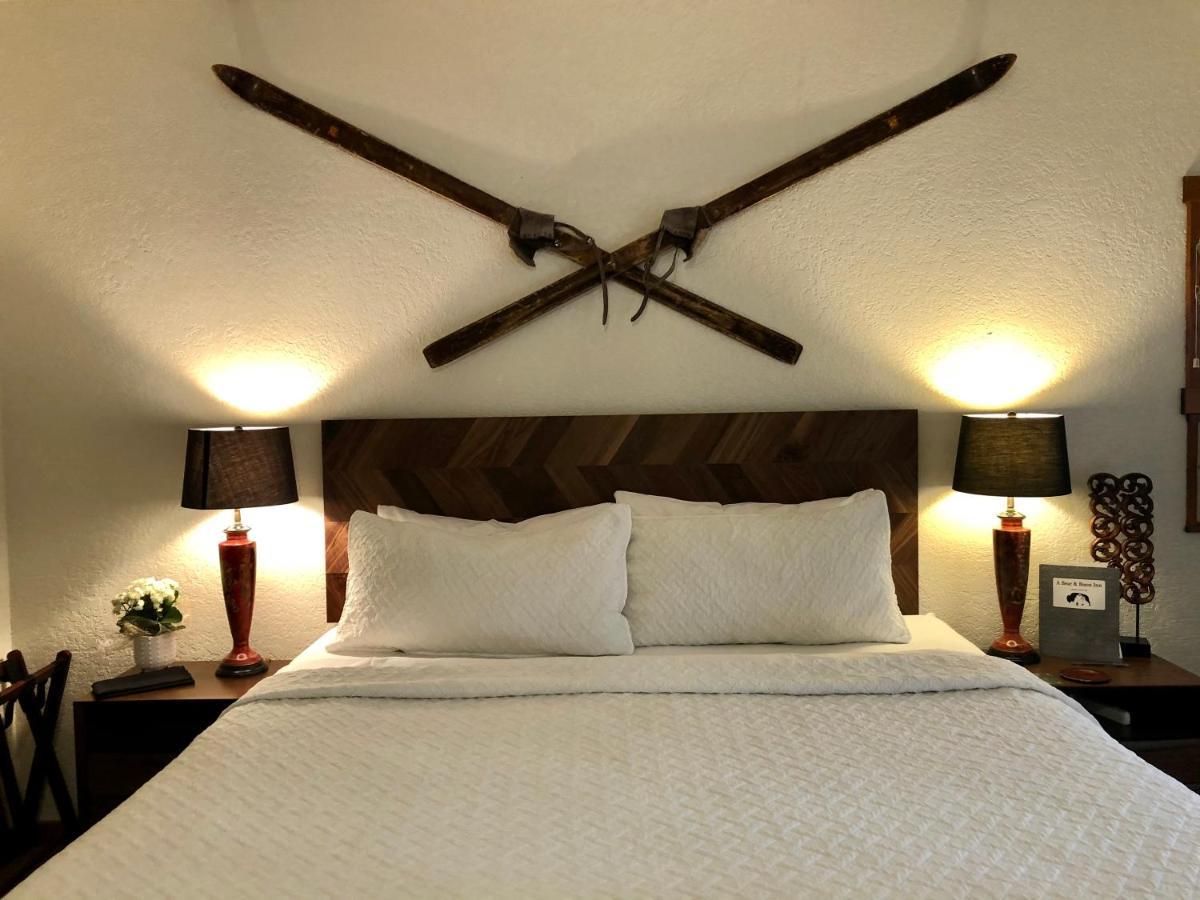 A Bear And Bison Country Inn Canmore Ngoại thất bức ảnh