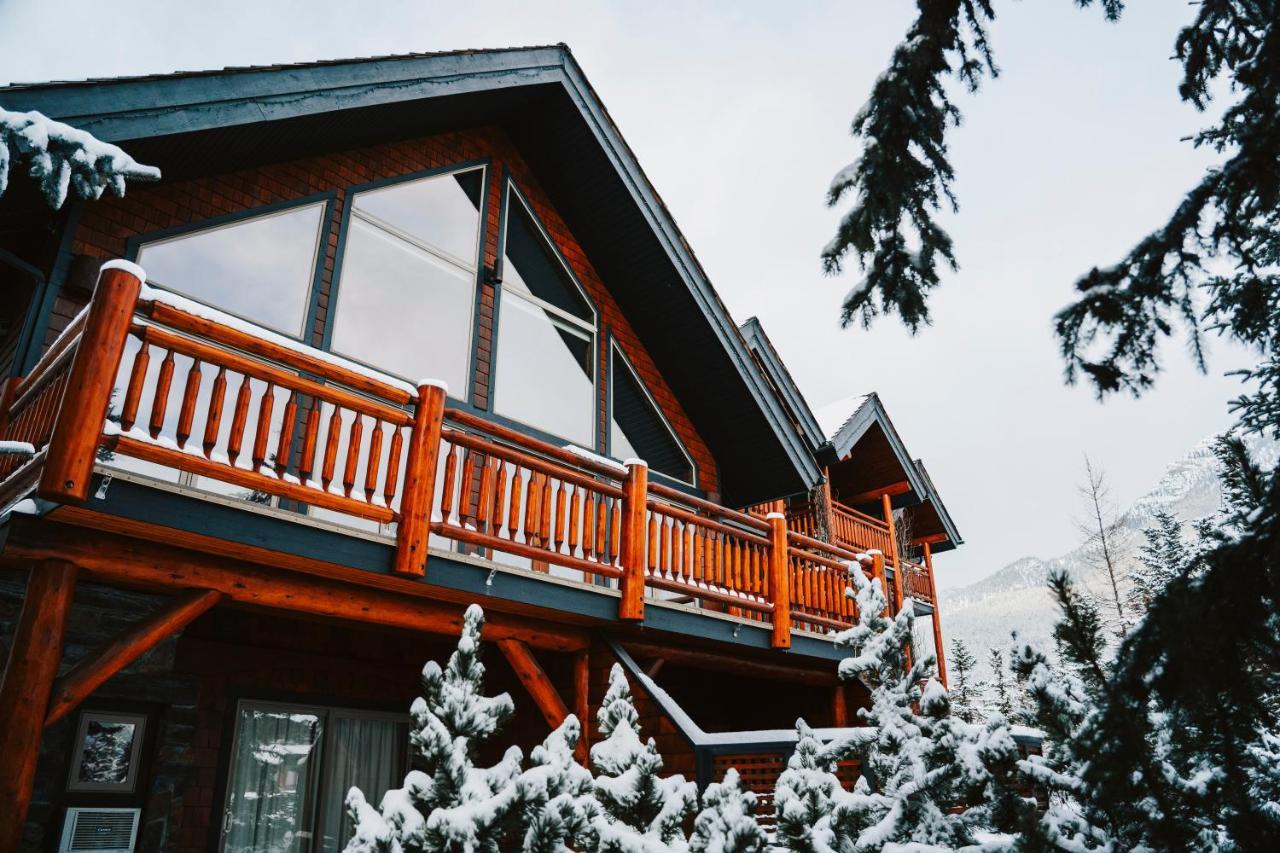 A Bear And Bison Country Inn Canmore Ngoại thất bức ảnh