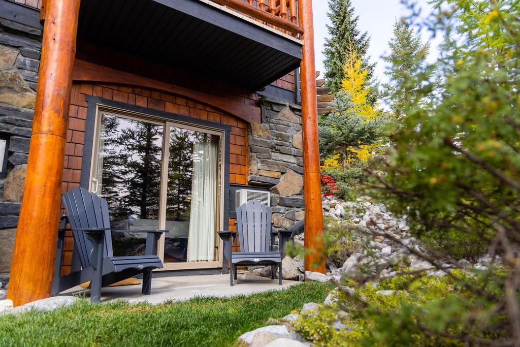 A Bear And Bison Country Inn Canmore Ngoại thất bức ảnh