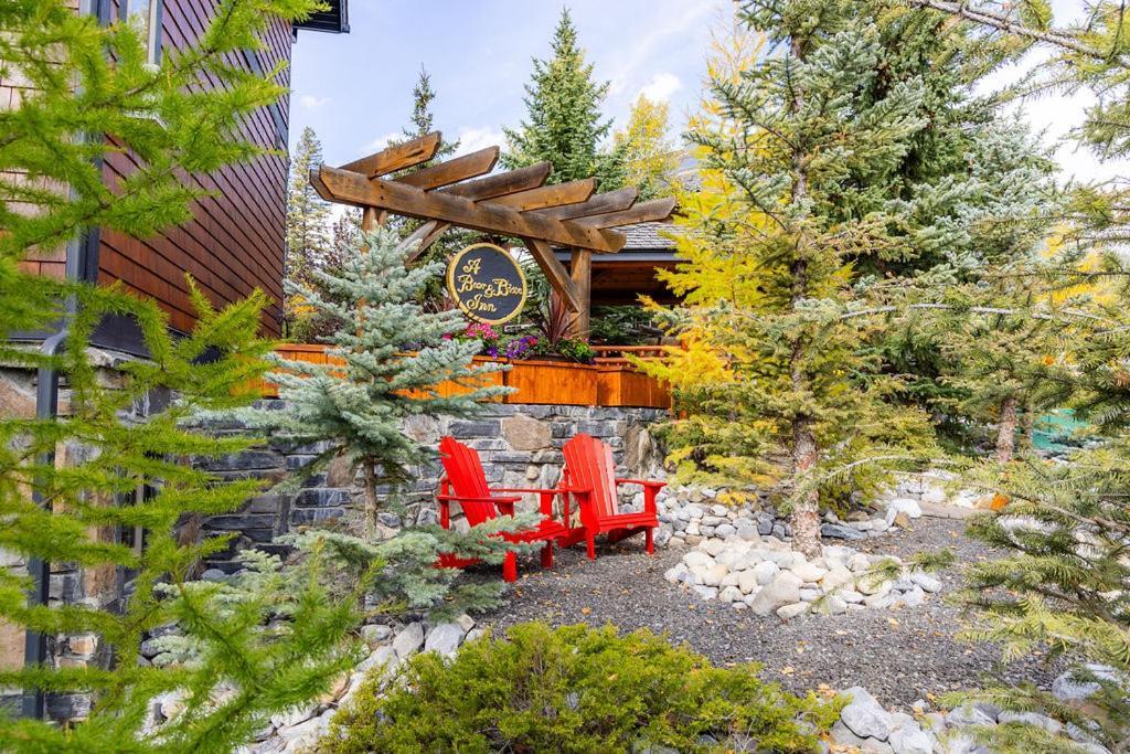 A Bear And Bison Country Inn Canmore Ngoại thất bức ảnh