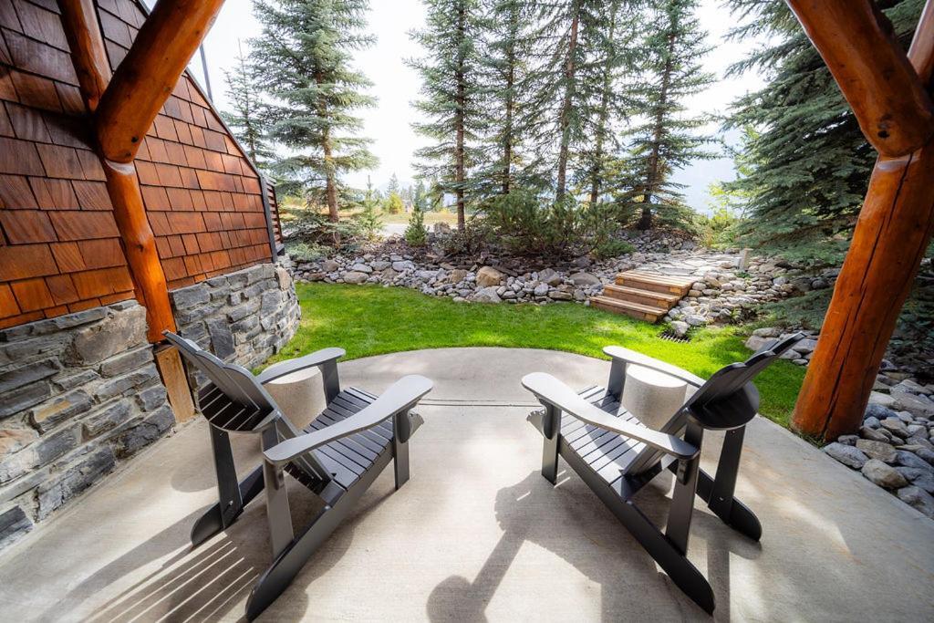 A Bear And Bison Country Inn Canmore Ngoại thất bức ảnh
