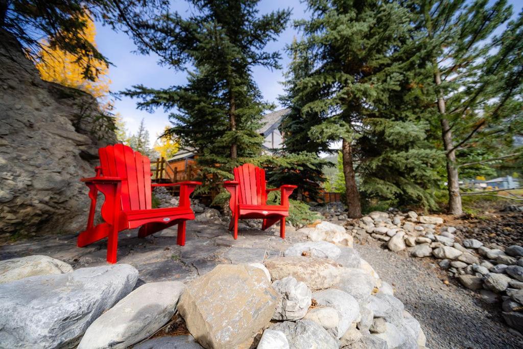 A Bear And Bison Country Inn Canmore Ngoại thất bức ảnh