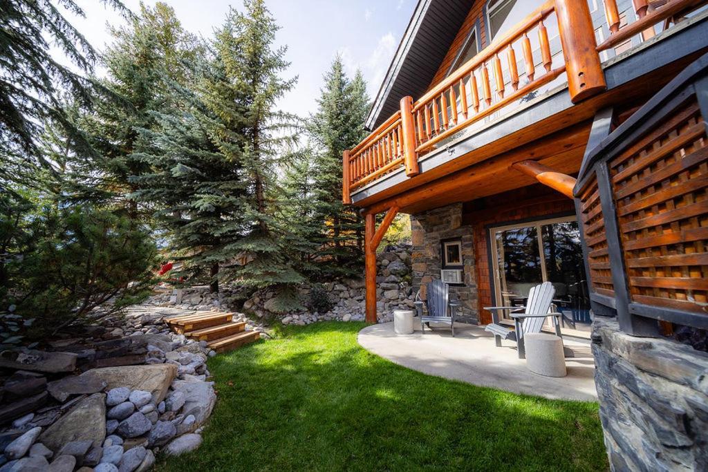 A Bear And Bison Country Inn Canmore Ngoại thất bức ảnh