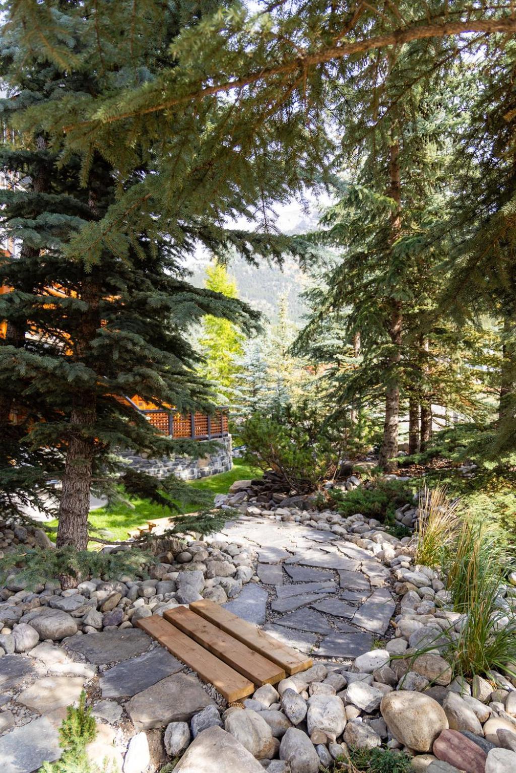 A Bear And Bison Country Inn Canmore Ngoại thất bức ảnh