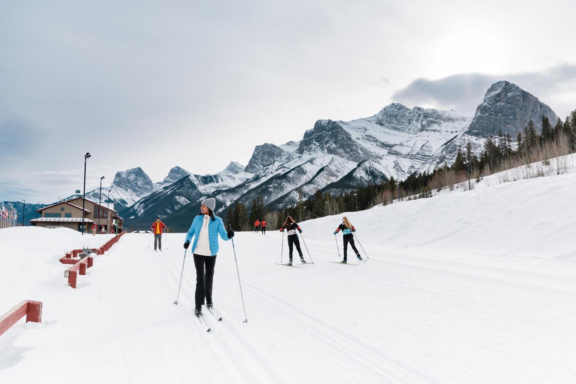 A Bear And Bison Country Inn Canmore Ngoại thất bức ảnh