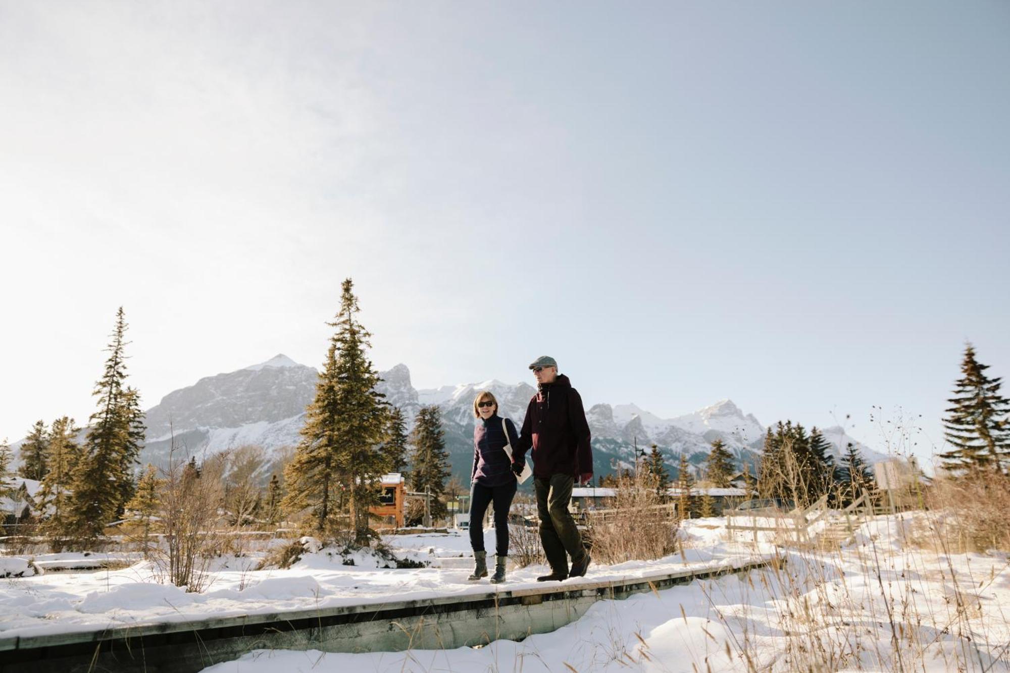 A Bear And Bison Country Inn Canmore Ngoại thất bức ảnh