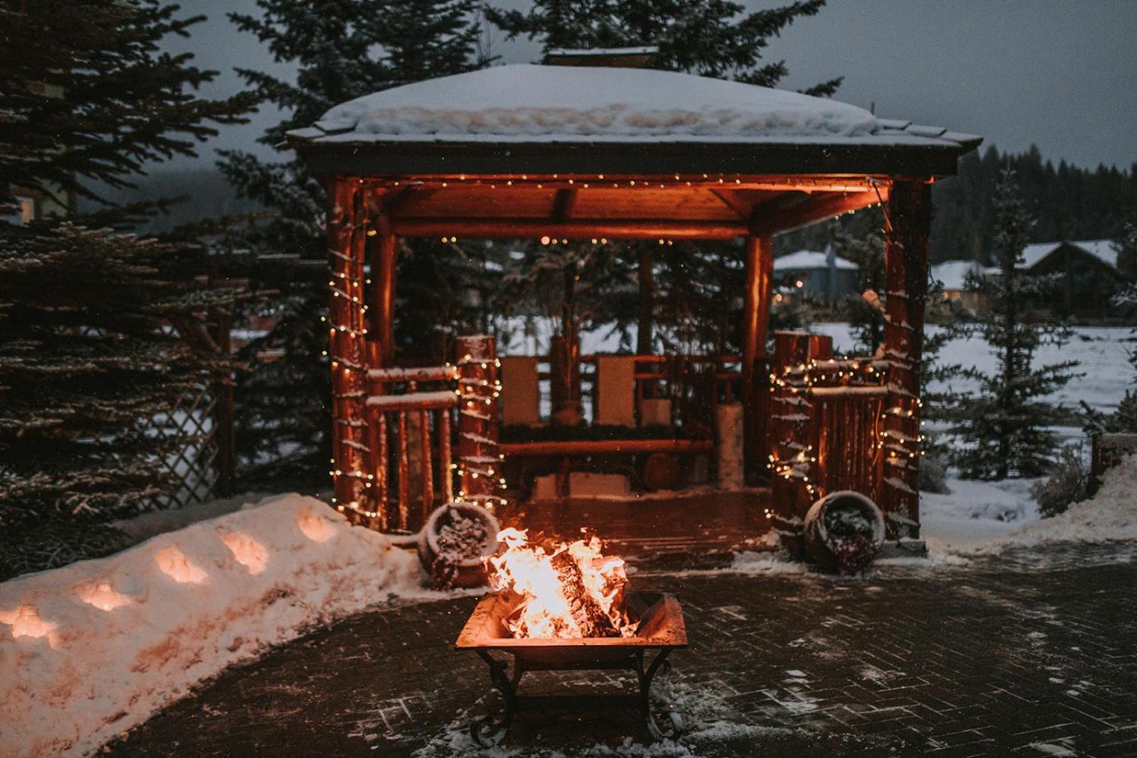 A Bear And Bison Country Inn Canmore Ngoại thất bức ảnh