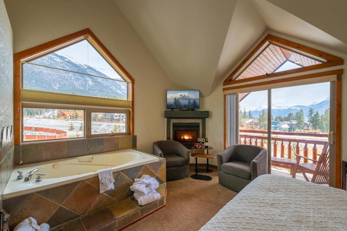 A Bear And Bison Country Inn Canmore Ngoại thất bức ảnh