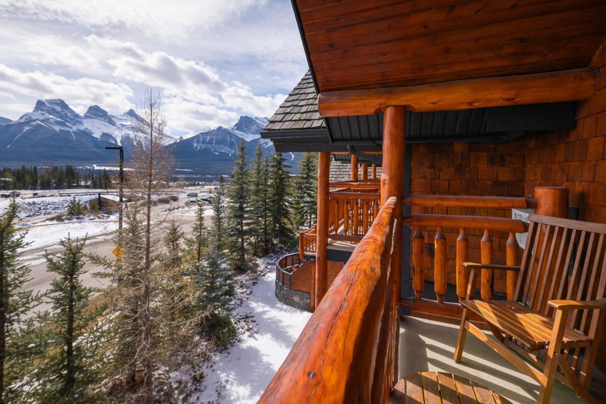 A Bear And Bison Country Inn Canmore Ngoại thất bức ảnh