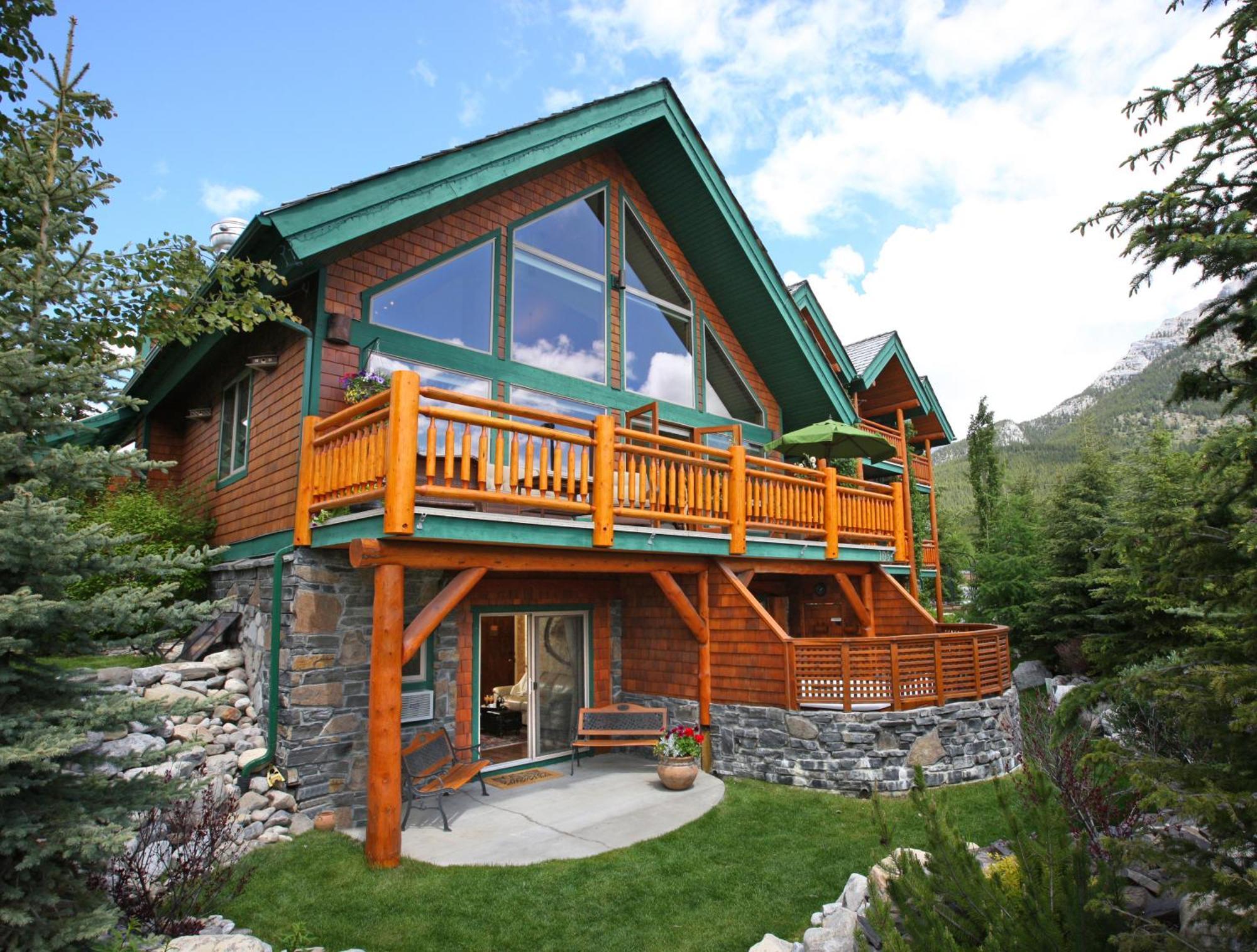 A Bear And Bison Country Inn Canmore Ngoại thất bức ảnh